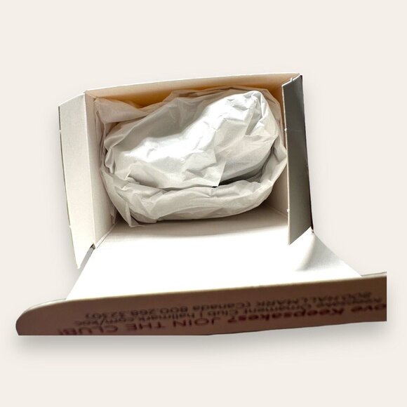 2019 Hallmark Keepsake Ornament "Pretty Poinsettia" 5th in Bears Series NEW - Picture 4 of 5